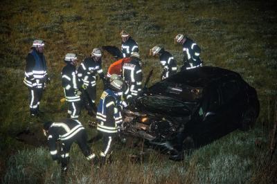 Schorndorf: Ueber Verkehrsinsel gefahren und mit Pkw ueberschlagen